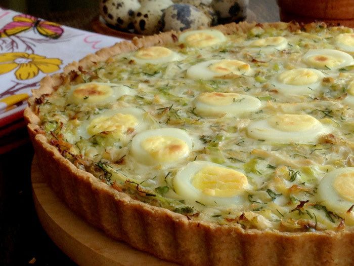 Киш из цельнозерновой муки с капустой и яйцом