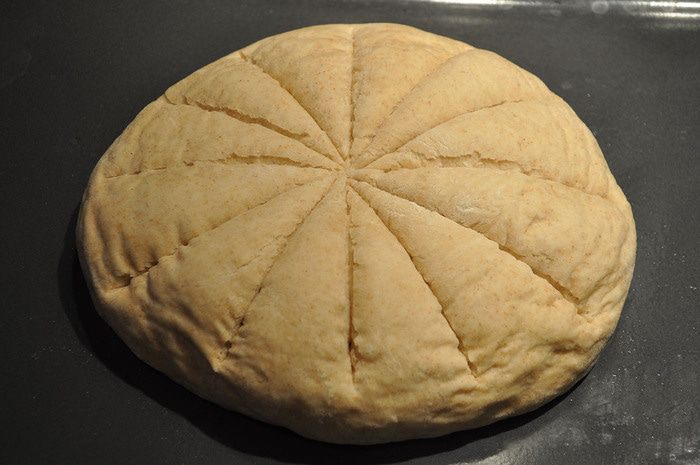 Цельнозерновой хлеб с чесноком и тыквенными семечками