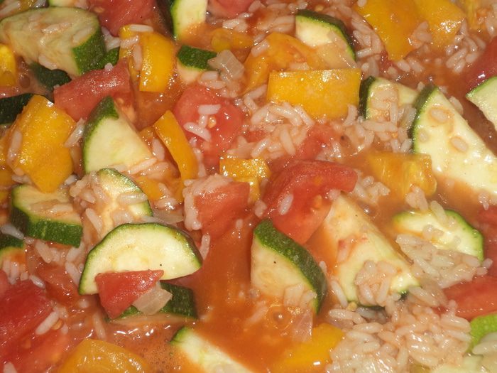 Пряный рис с овощами и фрикадельками