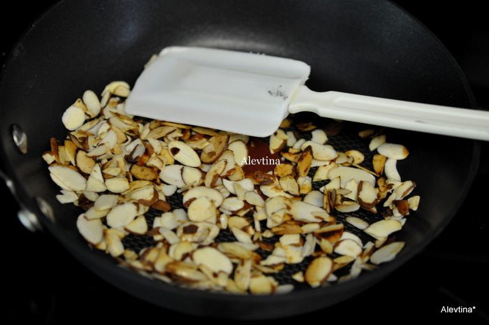 Салат с яблоком и миндалем