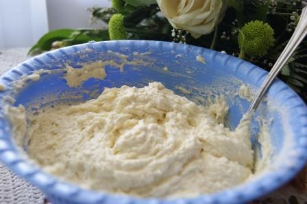 Творожный пирог с лимоном и клубникой 