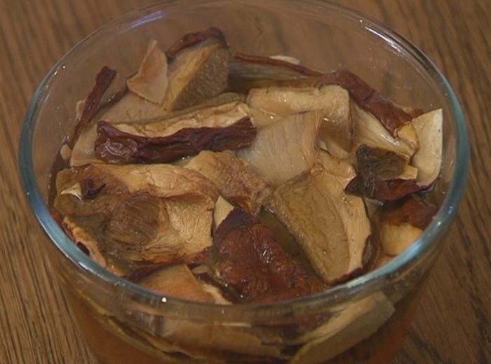 Капуста, тушенная с белыми грибами