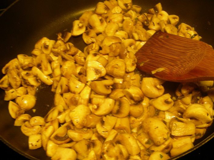 Запеченная полента с грибами