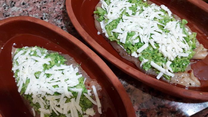 Курица запеченная с брокколи и сыром