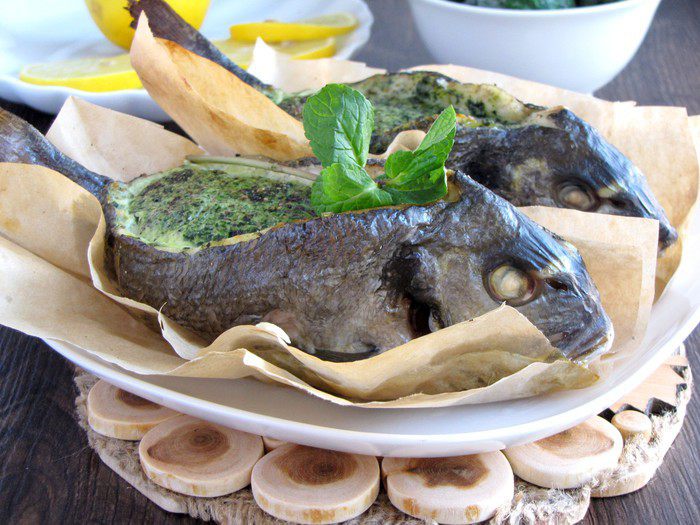 Дорада с начинкой из шпината