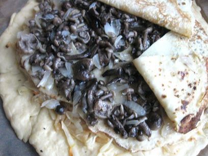  Кулебяка с опятами и капустой