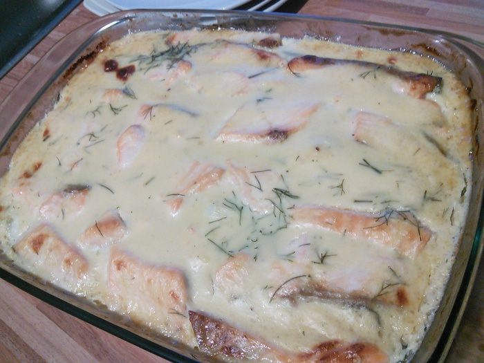 Запеканка из лосося с кабачком и пореем