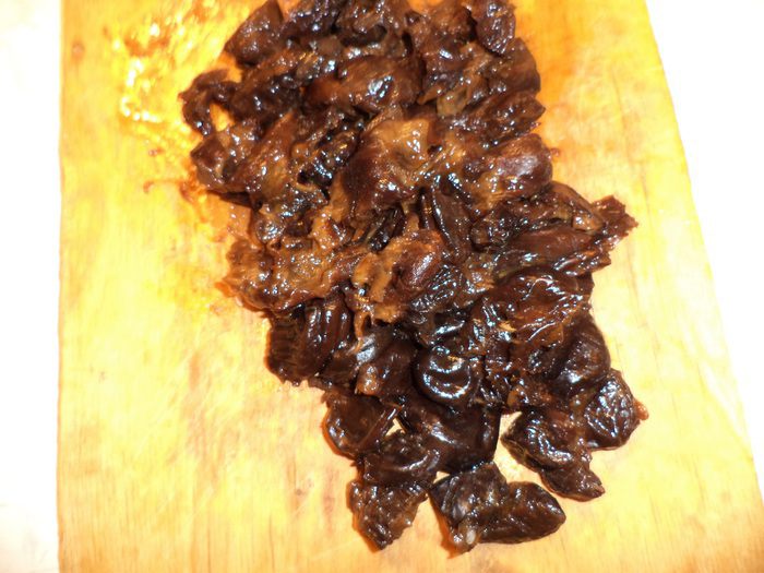 Салат &amp;quot;Праздничный&amp;quot; с черносливом, курицей и грибами