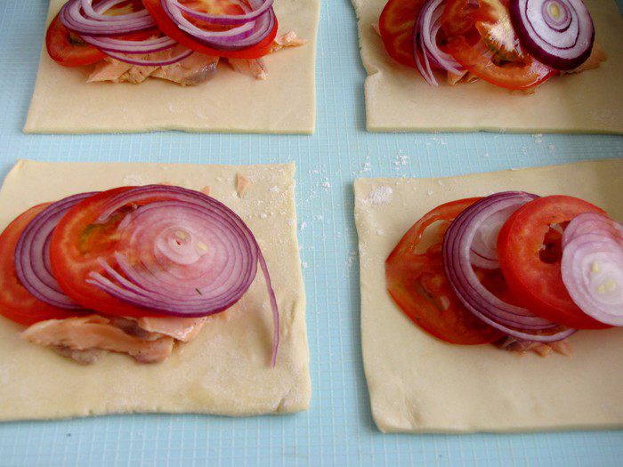 Форель с овощами в тесте