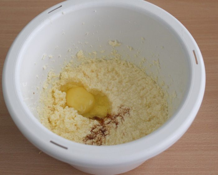 Миндальный кекс с виноградом
