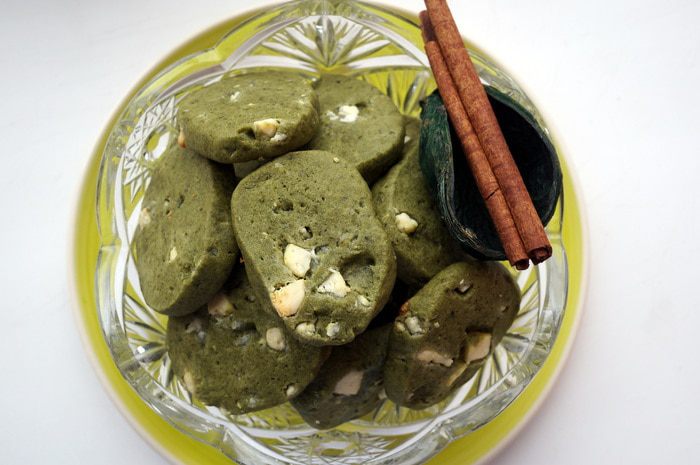 Печенье с белым шоколадом и чаем матча 