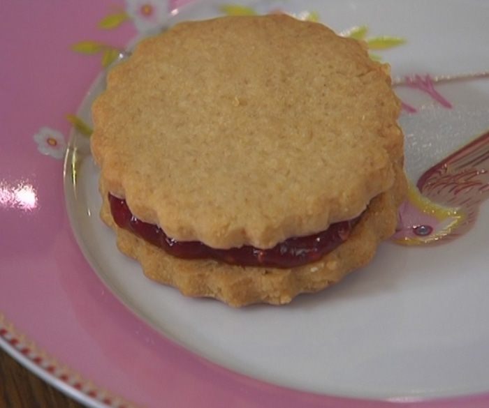 Печенье с малиновым джемом