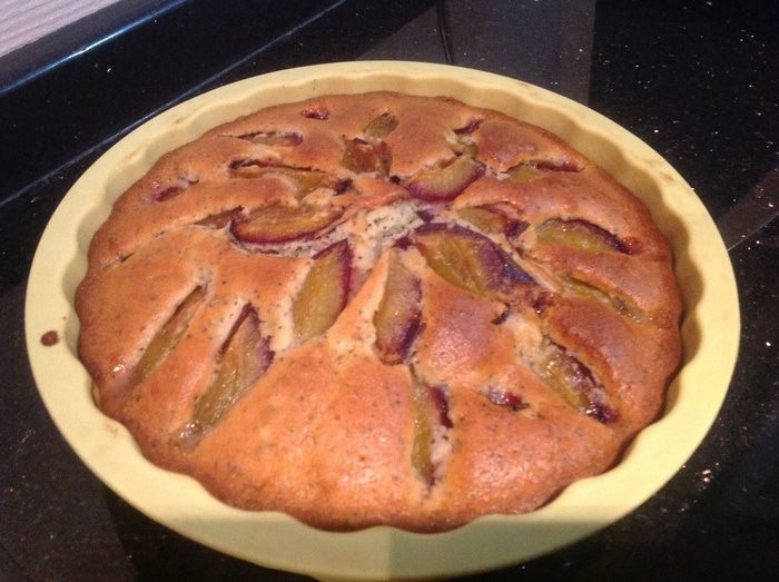 Сливовый пирог с маком и специями