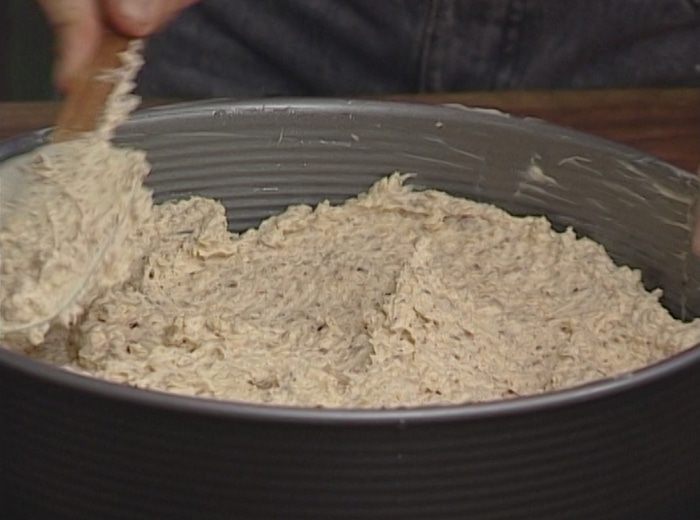 Ореховый торт со сливами