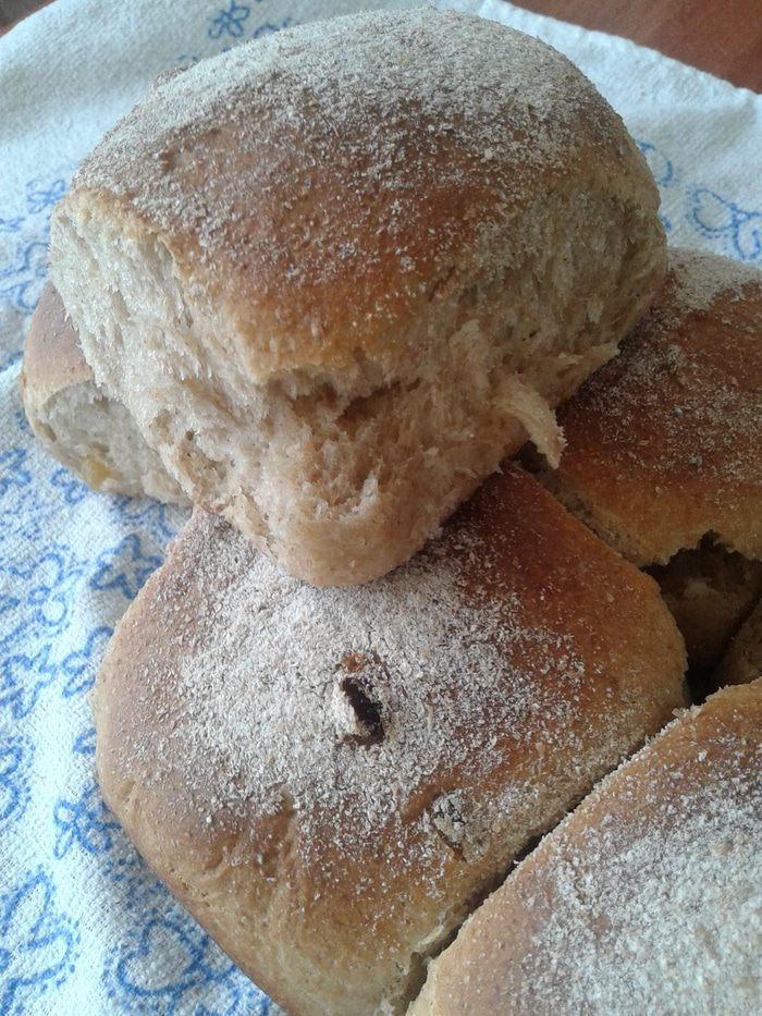 Булочки-саечки цельнозерновые с изюмом