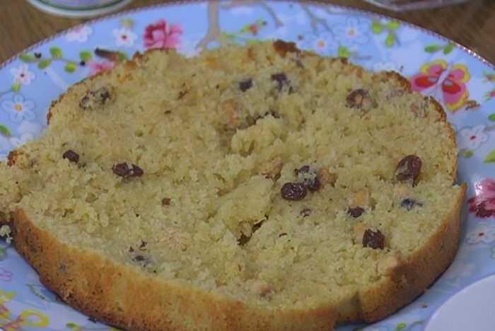 Сметанник с фундуком и изюмом