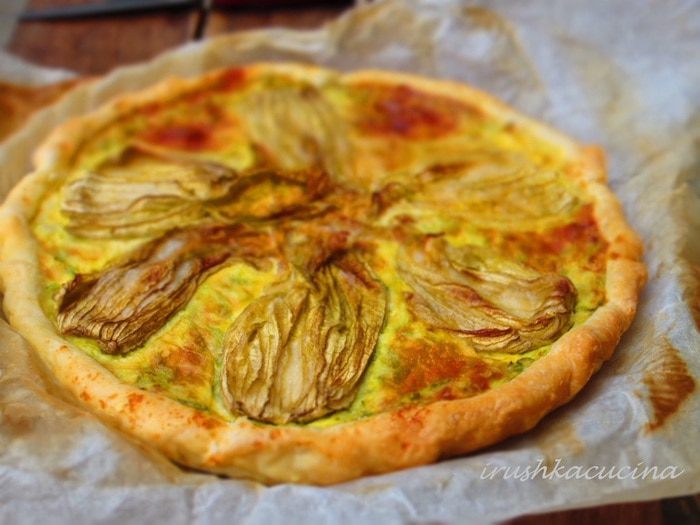  Овощной киш с сыром и цветками цукини 