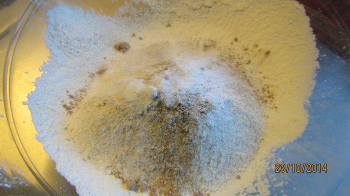 Пирог-перевертыш с грушей, клюквой и имбирем