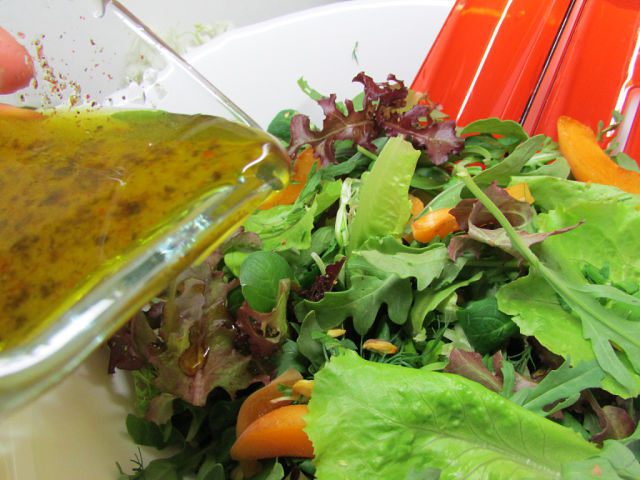 Летний салат с абрикосами