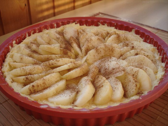 Яблочный пирог из творожного теста.