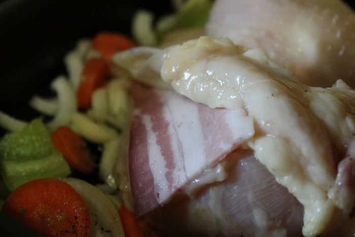 Курица на овощной подушке