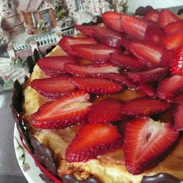 Творожный торт с клубникой