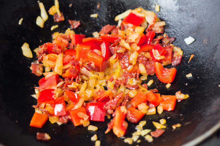 Паэлья с морепродуктами и чоризо 
