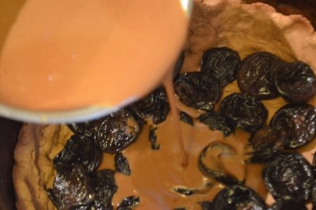 Тарт с черносливом и нежнейшим шоколадным ганашем