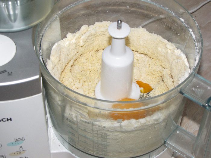 Пирог с луком-пореем и белыми грибами