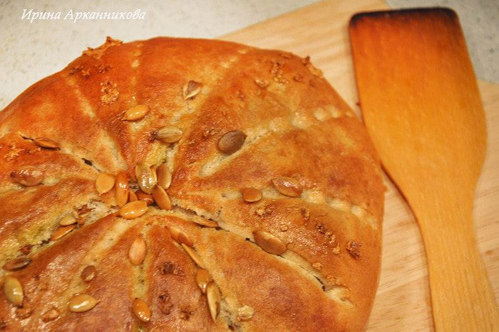 Цельнозерновой хлеб с чесноком и тыквенными семечками