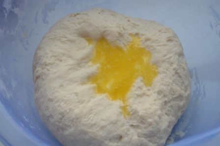 Плетенка с капустой, яйцом и красным луком