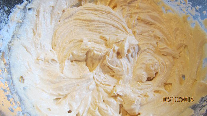 Яблочная запеканка с изюмом и миндалем