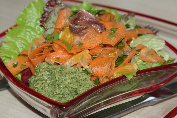 Овощной салат с маринованной свеклой