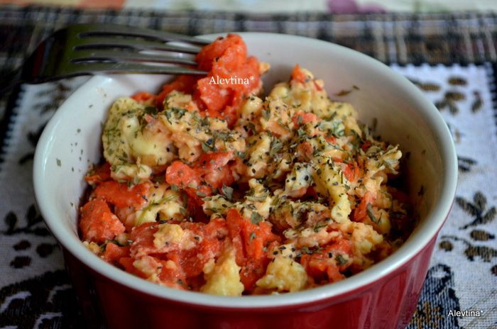 Яичница-болтунья с копченой семгой