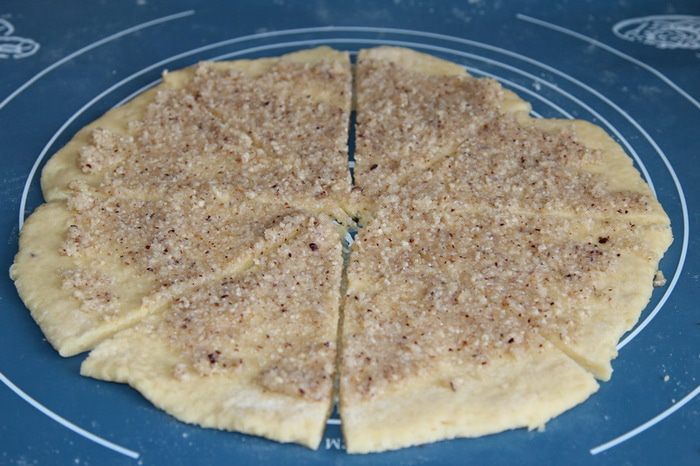 Ореховые рогалики из картофельного теста