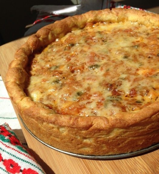 Пицца по-чикагски в глубокой форме (Chicago-style deep-dish pizza)
