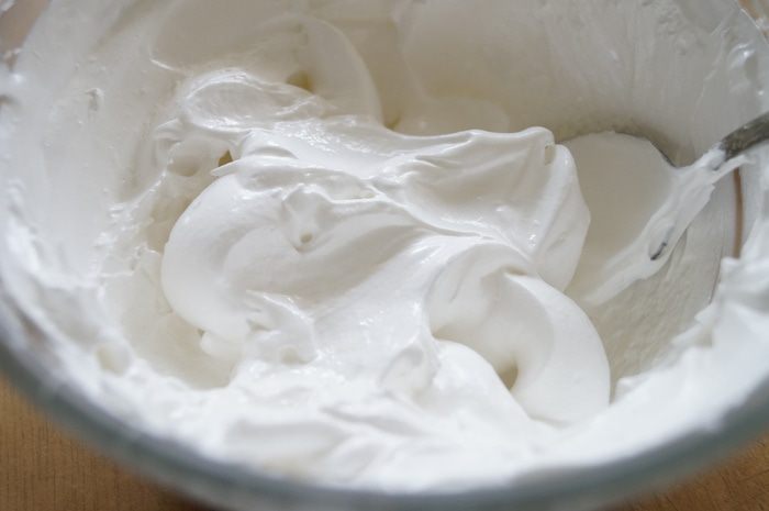 Лимонный тарт со швейцарской меренгой и лимонными чипсами