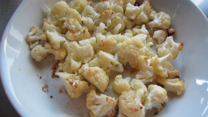 Цветная капуста, запеченная под сырно-горчичным соусом