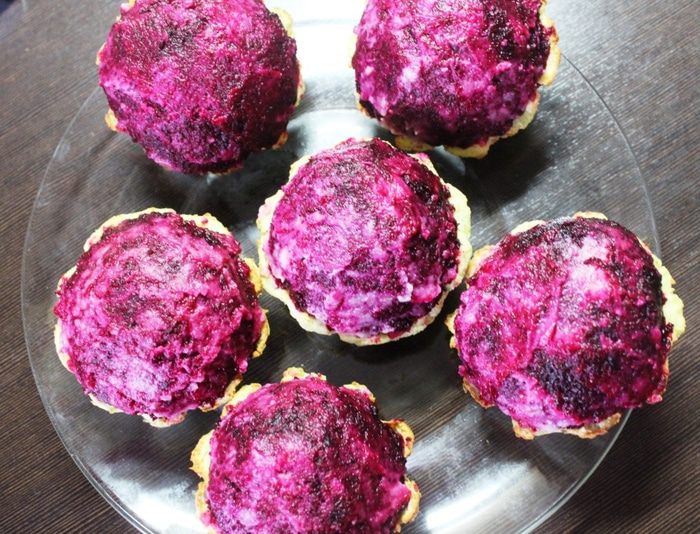 Селедка под шубой в картофельных корзинках