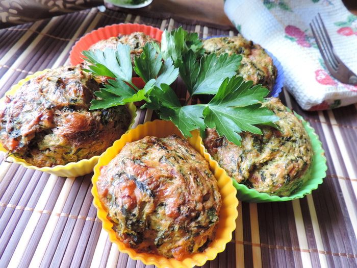 Закусочные кабачковые кексы с творогом, сыром и зеленью