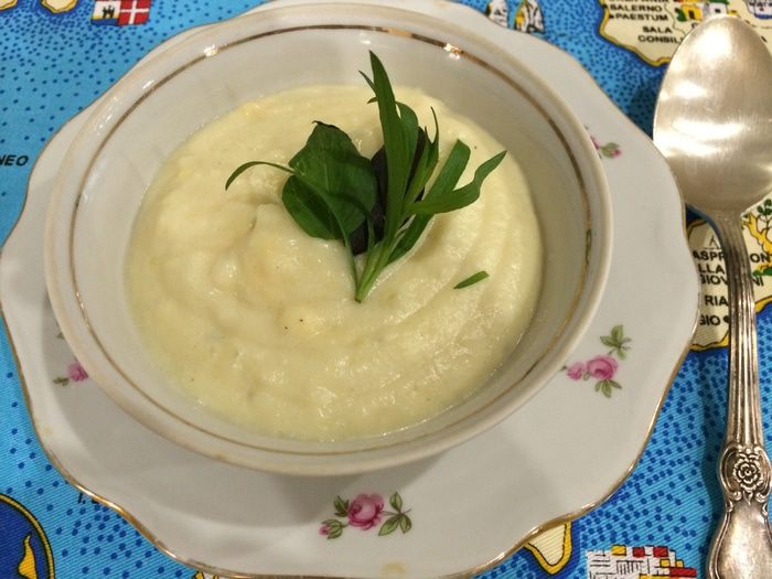 Крем-суп из цветной капусты с голубым сыром