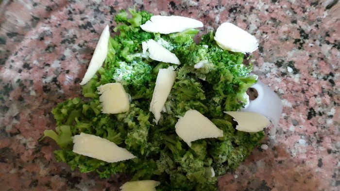 Курица запеченная с брокколи и сыром