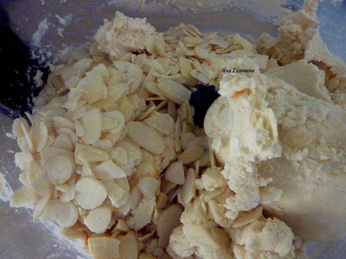 Апельсиновое песочное печенье с миндалем