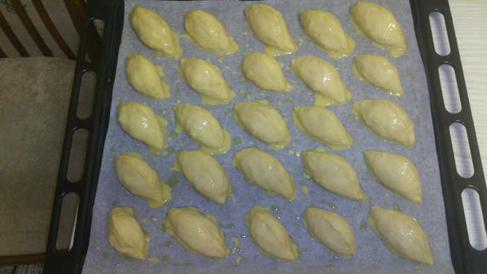 Пирожки с капустой (тесто из хлебопечки)