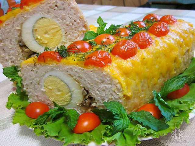 Куриный рулет с яйцом