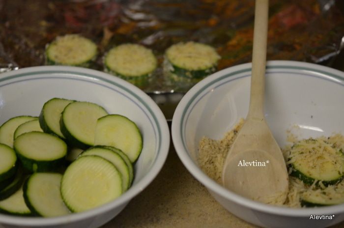 Чипсы из цукини  с пармезаном