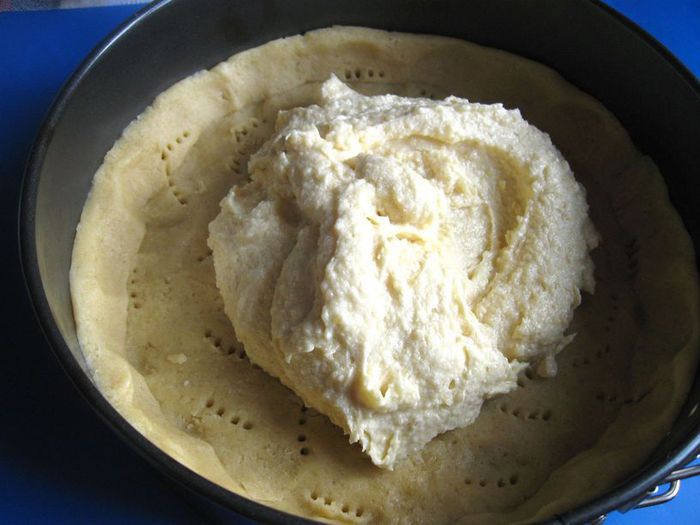 Тарт с франжипаном и карамелизованной грушей    