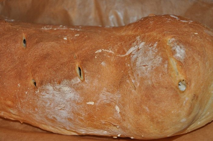 Тосканский пресный хлеб с рулетом из ягнятины 