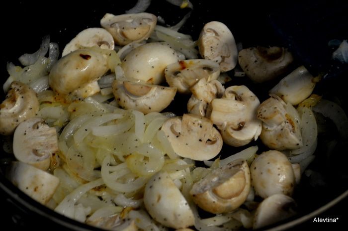 Картофельная запеканка с грибами и сыром