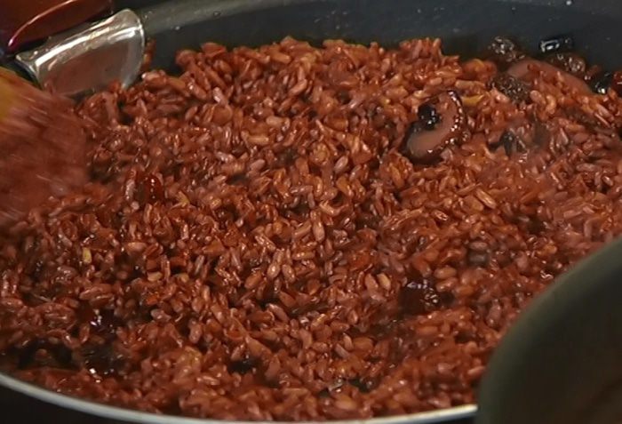 Красный рис с барбарисом и фисташками